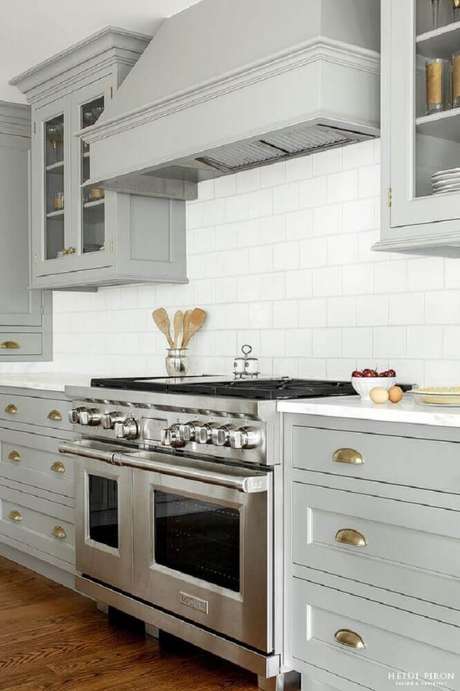 1. Cozinha com coifa na parede 1. Cozinha com coifa na parede