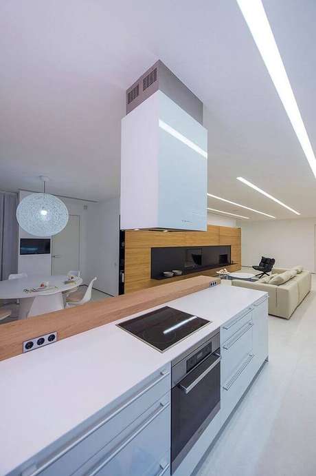 4. Neutra e moderna cozinha com coifa de ilha 4. Neutra e moderna cozinha com coifa de ilha