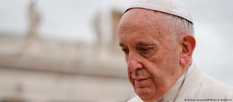 Papa Francisco diz que erros de avaliação ocorreram por falta de informações 