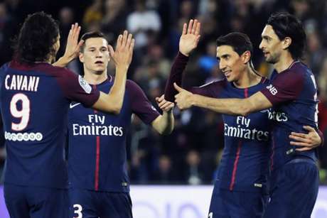 LANCE! Jogadores comemoram um dos gols de Di María (Foto: Thomas Samson / AFP)