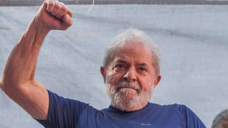 O ex-presidente Lula foi enviado à prisão após condenação por lavagem de dinheiro e corrupção passiva