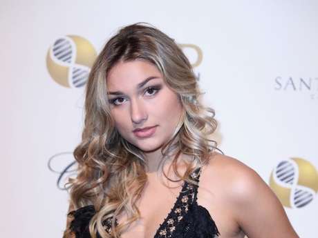 Getty Images / PureBreak Sasha Meneghel faz tatuagem durante gravação de programa!