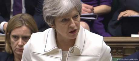 May: "Foi um ataque efetivo e com objetivos limitados para aliviar o sofrimento dos cidadãos sírios" May: "Foi um ataque efetivo e com objetivos limitados para aliviar o sofrimento dos cidadãos sírios"