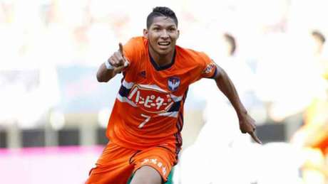 LANCE! Atacante Rony em ação no Japão (Foto: Divulgação)