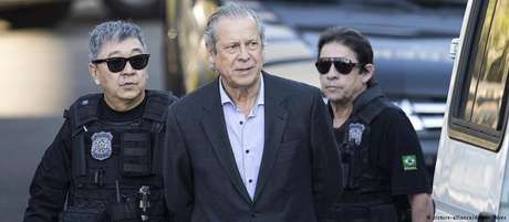 Dirceu foi detido em agosto de 2015, na 17ª fase da Lava Jato Dirceu foi detido em agosto de 2015, na 17ª fase da Lava Jato