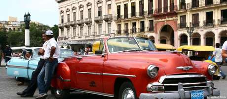 "Os velhos automóveis da ilha são quase um símbolo da política cubana, infinitamente recauchutado"
