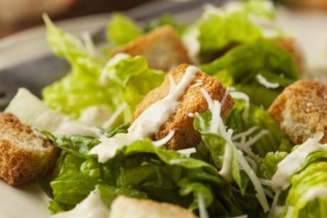 Salada perfeita: adicione crocância como os croutons