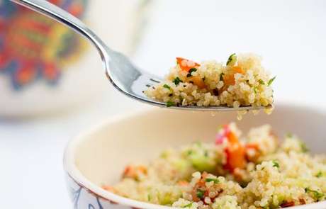 Salada perfeita: inclua uma proteína, como a quinoa