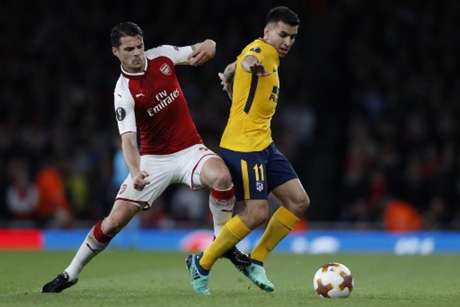 Arsenal e Atlético de Madrid empatam em 1 a 1 (Foto: Adrian DENNIS / AFP) Arsenal e Atlético de Madrid empatam em 1 a 1 (Foto: Adrian DENNIS / AFP)