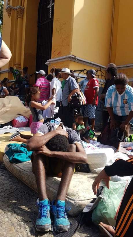 Famílias que moravam no edifício que desabou em São Paulo Famílias que moravam no edifício que desabou em São Paulo