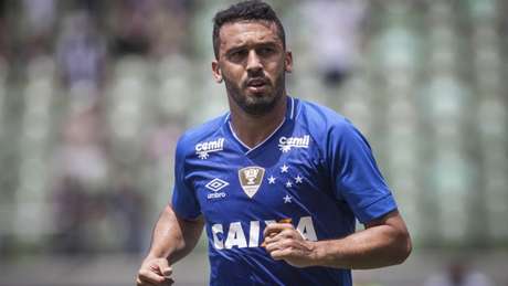 Edilson ressalta alegria de estar no Cruzeiro após expressar vontade de voltar ao Grêmio (Thomas Santos / AGIF) Edilson ressalta alegria de estar no Cruzeiro após expressar vontade de voltar ao Grêmio (Thomas Santos / AGIF)