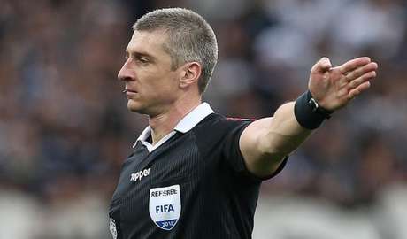 Anderson Daronco também apitou o Dérbi em Itaquera no Brasileiro do ano passado (Foto: Cesar Greco) Anderson Daronco também apitou o Dérbi em Itaquera no Brasileiro do ano passado (Foto: Cesar Greco)