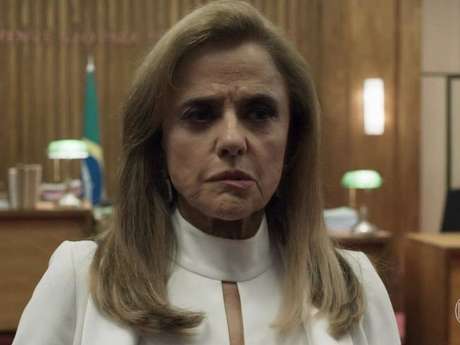 Em "O Outro Lado do Paraíso", Sophia (Marieta Severo) termina a novela em hospício! Em "O Outro Lado do Paraíso", Sophia (Marieta Severo) termina a novela em hospício!