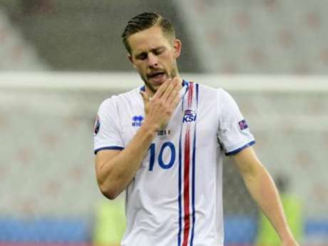 Sigurdsson está lesionado desde o dia 10 de março (Foto: AFP) Sigurdsson está lesionado desde o dia 10 de março (Foto: AFP)
