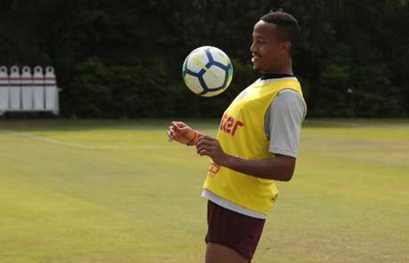 Militão está no radar de clubes europeus desde 2017, quando estreou no time principal (Rubens Chiri/saopaulofc.net) Militão está no radar de clubes europeus desde 2017, quando estreou no time principal (Rubens Chiri/saopaulofc.net)