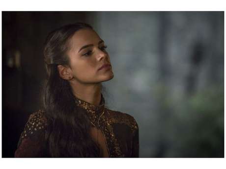 Em "Deus Salve o Rei", Catarina (Bruna Marquezine) se livra da peste Em "Deus Salve o Rei", Catarina (Bruna Marquezine) se livra da peste