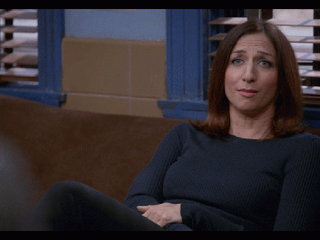 Gina é a única Civil na delegacia de "Brooklyn Nine-Nine" Gina é a única Civil na delegacia de "Brooklyn Nine-Nine"
