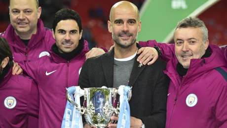 Guardiola faturou também a Copa da Liga Inglesa na temporada (Foto: AFP) Guardiola faturou também a Copa da Liga Inglesa na temporada (Foto: AFP)