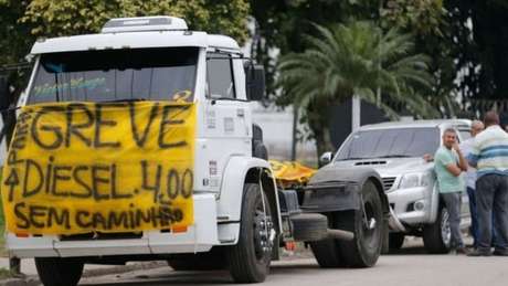Pauta inicial reivindicava redução no preço do diesel, mas escalada da greve atraiu outros grupos Pauta inicial reivindicava redução no preço do diesel, mas escalada da greve atraiu outros grupos