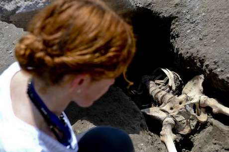 Pompeia encontra novo esqueleto de vítima do vulcão Vesúvio Pompeia encontra novo esqueleto de vítima do vulcão Vesúvio