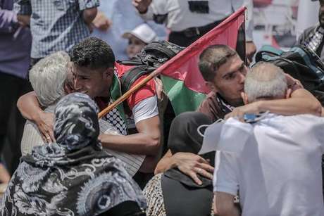 Palestinos protestam na Faixa de Gaza contra Israel Palestinos protestam na Faixa de Gaza contra Israel