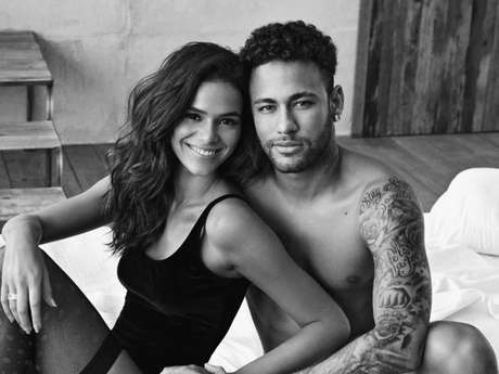'Na hora de ir embora eu voltei correndo... E roubei um beijo', disse Bruna Marquezine ao estrelar a campanha de Dia dos Namorados da C&A 'Na hora de ir embora eu voltei correndo... E roubei um beijo', disse Bruna Marquezine ao estrelar a campanha de Dia dos Namorados da C&A