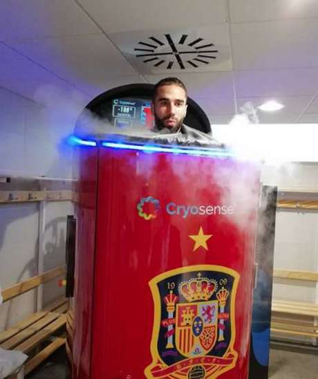 Carvajal em máquina crioterápica: aposta da Espanha para que o jogador dispute a Copa do Mundo Carvajal em máquina crioterápica: aposta da Espanha para que o jogador dispute a Copa do Mundo