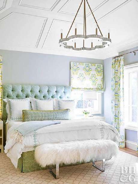 25. Um modelo arrojado de lustres para quarto com decoração romântica 25. Um modelo arrojado de lustres para quarto com decoração romântica