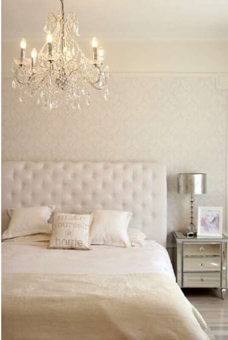 1. Os lustres para quarto deixam a decoração mais sofisticada e o ambiente mais aconchegante 1. Os lustres para quarto deixam a decoração mais sofisticada e o ambiente mais aconchegante