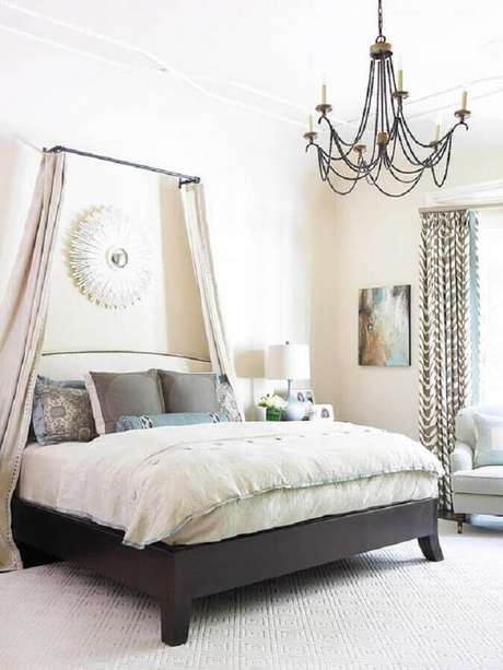 39. Os modelos de lustres para quarto em estilo candelabro são sempre os mais sofisticados 39. Os modelos de lustres para quarto em estilo candelabro são sempre os mais sofisticados
