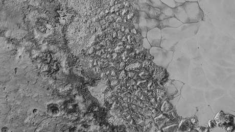Até então, dunas só eram reconhecidas como existentes na Terra, em Marte, em Vênus, em Titã - a maior das luas de Saturno - e no cometa 67P (Crédito: Nasa) Até então, dunas só eram reconhecidas como existentes na Terra, em Marte, em Vênus, em Titã - a maior das luas de Saturno - e no cometa 67P (Crédito: Nasa)