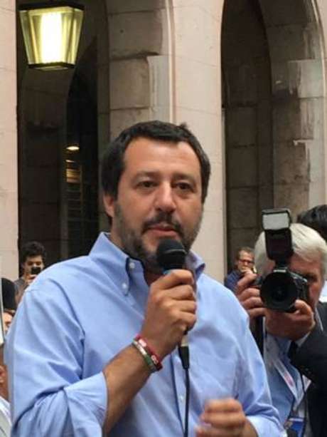 Salvini promete revisar "para melhor" acordos de imigração Salvini promete revisar "para melhor" acordos de imigração