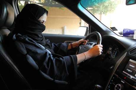 Mulheres começam a receber habilitação na Arábia Saudita Mulheres começam a receber habilitação na Arábia Saudita