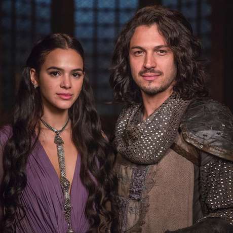 Vilã convence Rei de Montemor a se casar com ela Vilã convence Rei de Montemor a se casar com ela