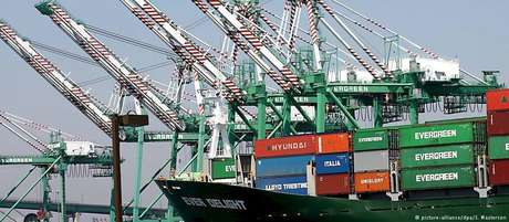 Comissão Europeia planeja inicialmente introduzir tarifas sobre importações americanas no valor de 2,8 bilhões de euros Comissão Europeia planeja inicialmente introduzir tarifas sobre importações americanas no valor de 2,8 bilhões de euros