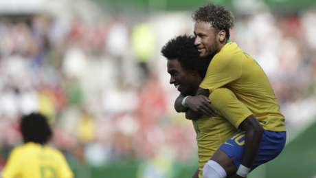 Neymar comemorou com Willian durante a vitória da Seleção (Foto: André Mourão/MoWA Press) Neymar comemorou com Willian durante a vitória da Seleção (Foto: André Mourão/MoWA Press)