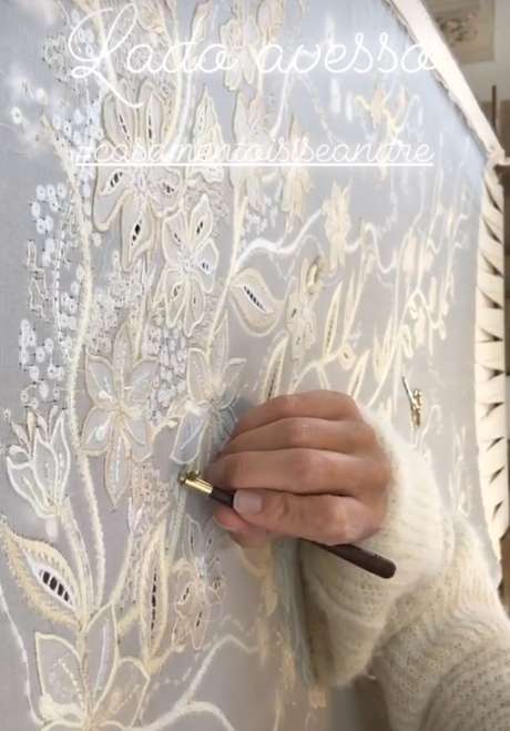 Detalhes do bordado do vestido de Isis Valverde (Foto: Reprodução/Instagram/@ateliermnataliarios) Detalhes do bordado do vestido de Isis Valverde (Foto: Reprodução/Instagram/@ateliermnataliarios)