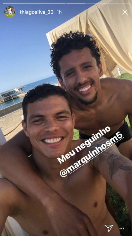  Seleção na Rússia - Os zagueiros Thiago Silva and Marquinhos também registraram o momento juntos 