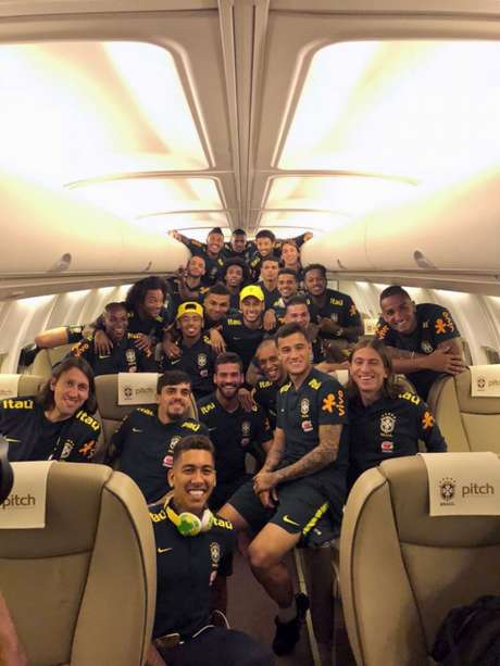 Seleção Brasileira desembarca em Sochi (Foto: Divulgação) Seleção Brasileira desembarca em Sochi (Foto: Divulgação)