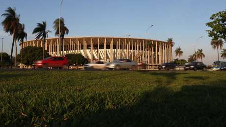 Obras de urbanização no entorno do estádio Mané Garrincha não saíram do papel Obras de urbanização no entorno do estádio Mané Garrincha não saíram do papel