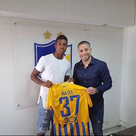 LÃ©o Natel serÃ¡ o dono da camisa 37 do clube cipriota (DivulgaÃ§Ã£o)