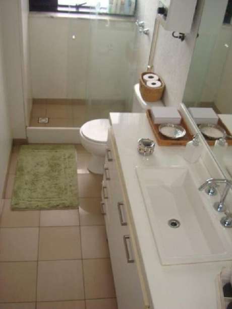 31 –Cerâmica para banheiro pequeno e simples.