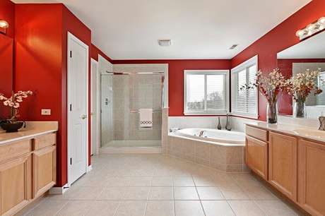 1- A cerâmica para banheiro complementa a decoração do ambiente.