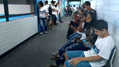 De acordo com levantamento da ONG Redes da Maré, em 2017, os alunos ficaram 35 sem aula por causa da violência De acordo com levantamento da ONG Redes da Maré, em 2017, os alunos ficaram 35 sem aula por causa da violência