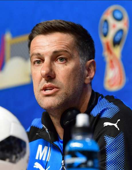 Sérvia, do técnico Krstaji?, está fora da Copa do Mundo (foto: EMMANUEL DUNAND / AFP) Sérvia, do técnico Krstaji?, está fora da Copa do Mundo (foto: EMMANUEL DUNAND / AFP)