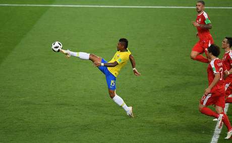 Lance capturado por fotÃ³grafo mineiro mostra Paulinho num movimento bailarino de um Ã¢ngulo que poucos tiveram oportunidade de ver