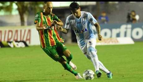   Sampaio Corrêa appears in 15th place with 15 points; the Londrina, in 13th, sum 16 