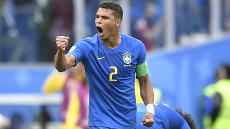 Thiago Silva com a faixa de capitão no duelo contra a Costa Rica (Foto: AFP) Thiago Silva com a faixa de capitão no duelo contra a Costa Rica (Foto: AFP)