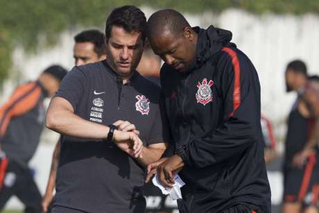   Loss and badistant Fabinho in formation for the Corinthians (Photo: Daniel Augusto Jr) 