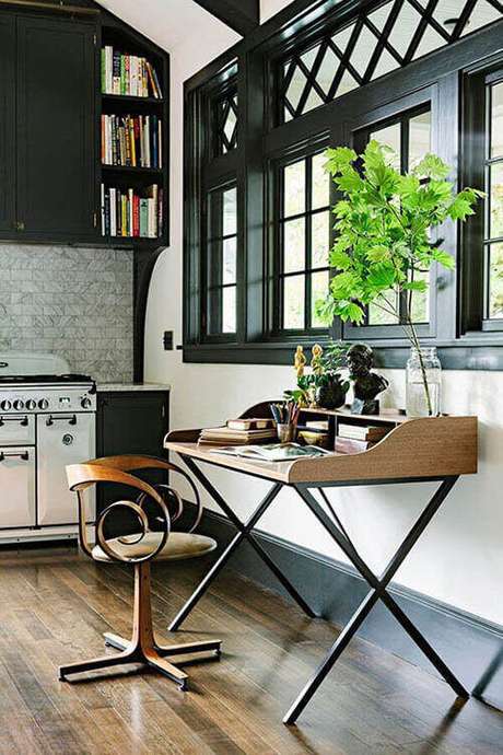 3 – Mesa para escritório também pode ser colocada na cozinha. 3 – Mesa para escritório também pode ser colocada na cozinha.